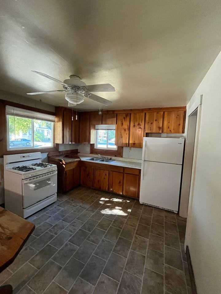 446 W 8th St - Photo 2 of 15