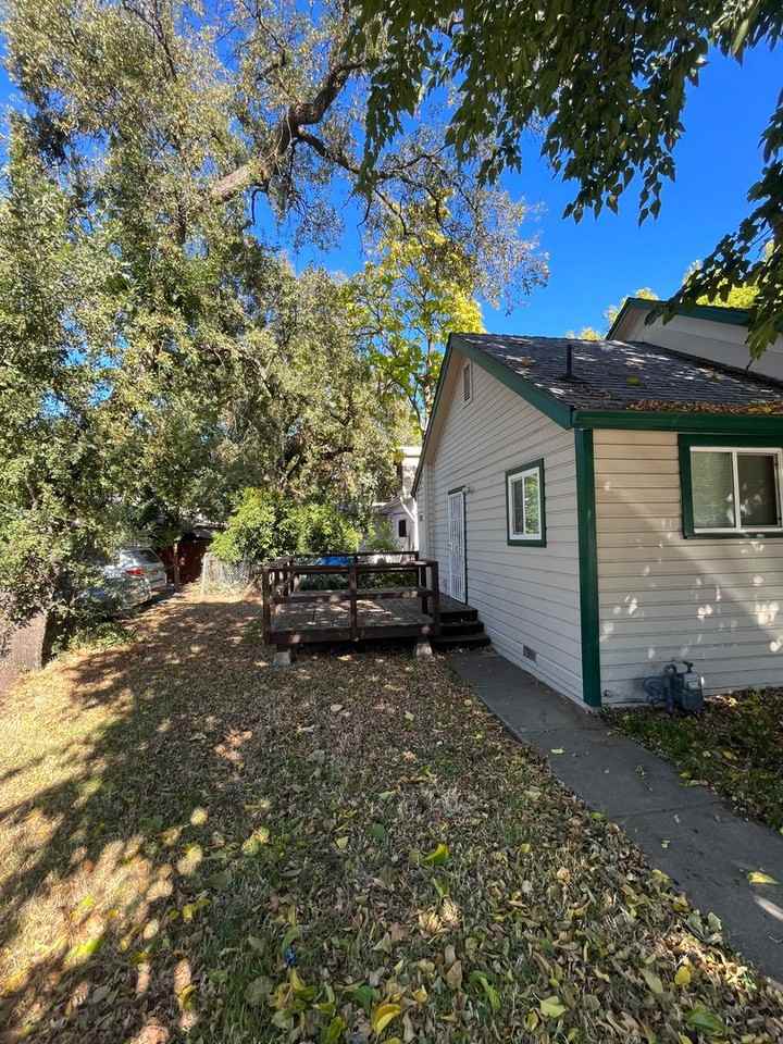 446 W 8th St - Photo 5 of 15