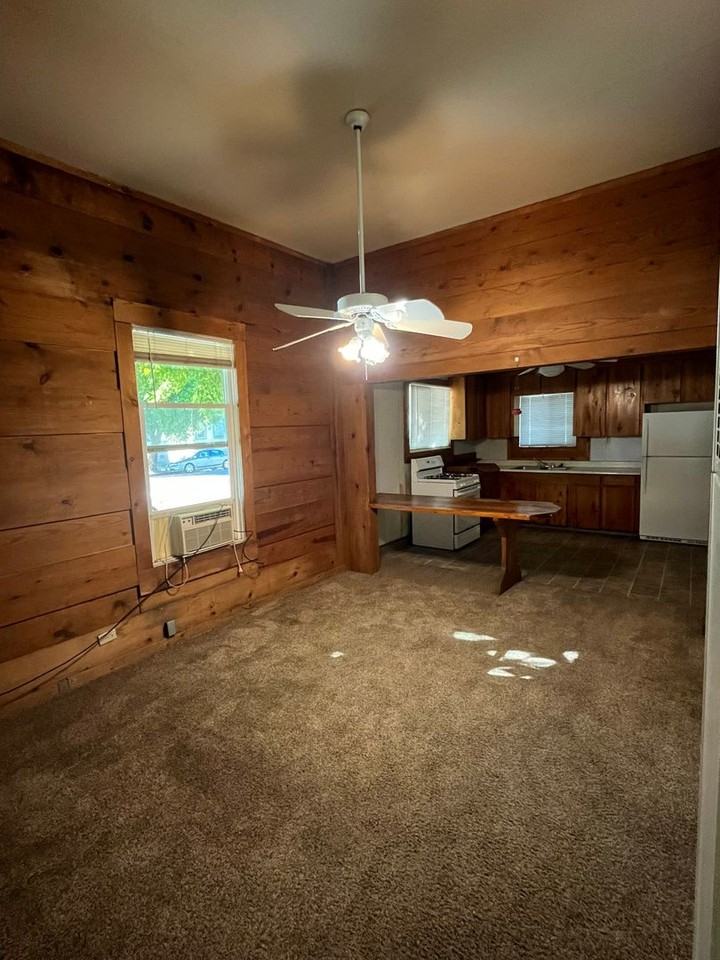 446 W 8th St - Photo 6 of 15