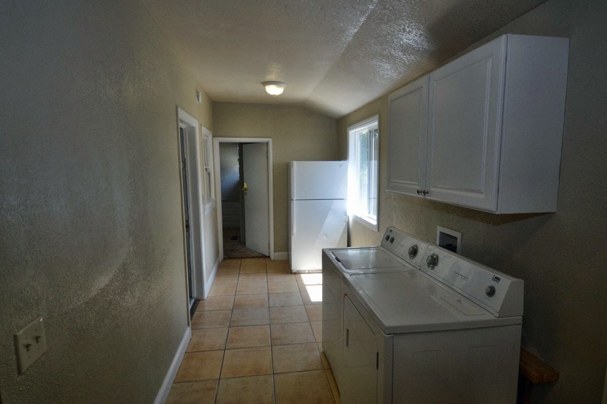 206 Hazel St - Photo 3 of 30