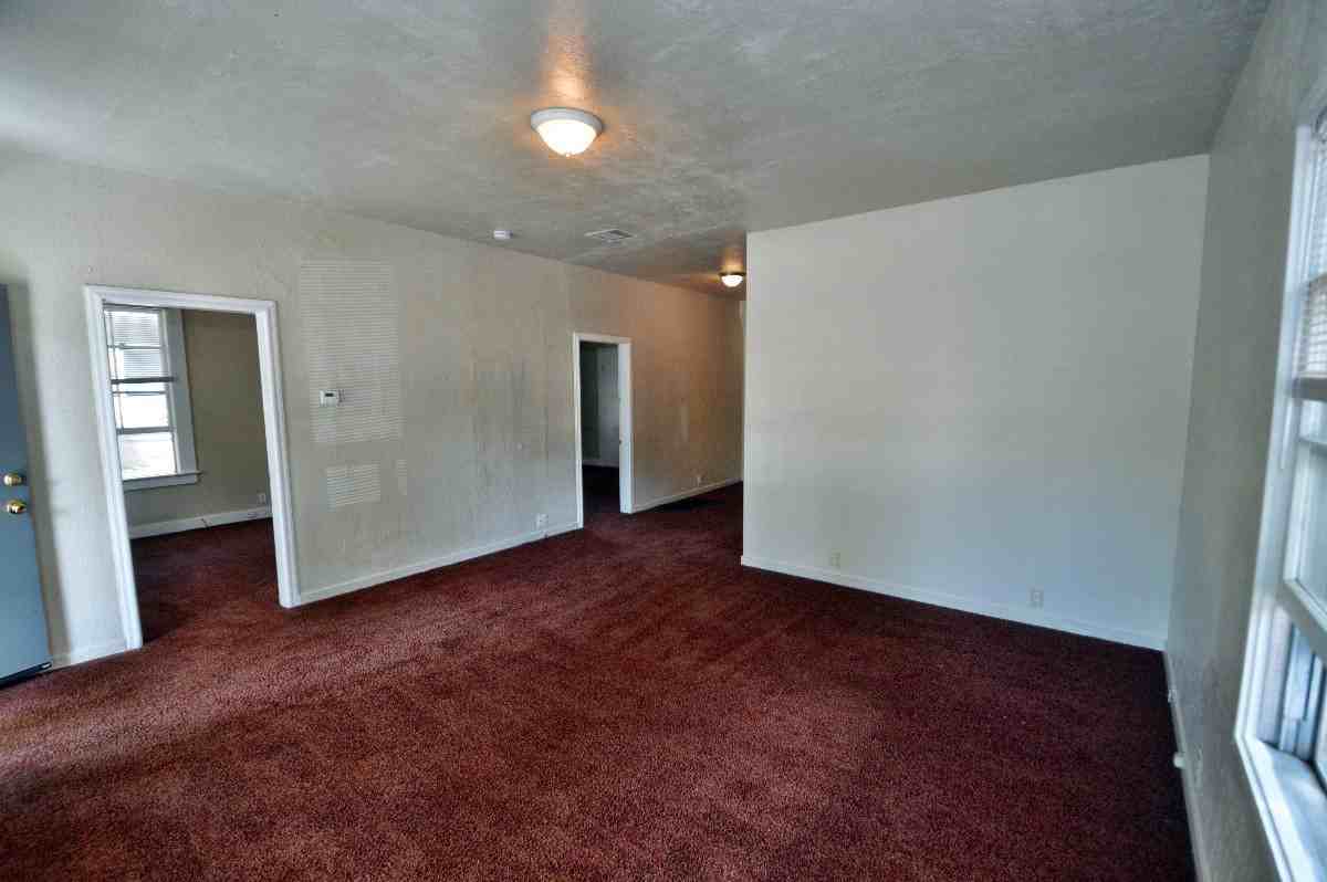 518 W 6th St - Photo 3 of 24