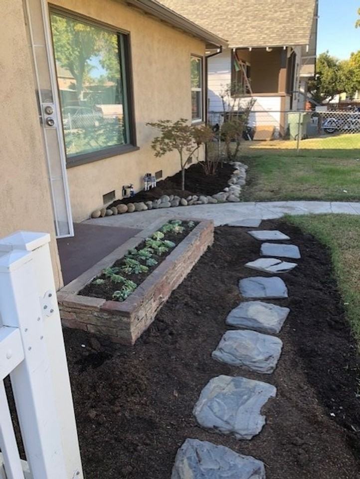 132 Almond Ave - Photo 2 of 11