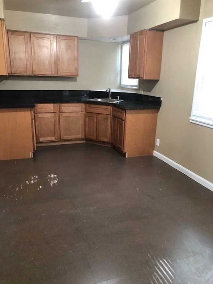 132 Almond Ave - Photo 3 of 11