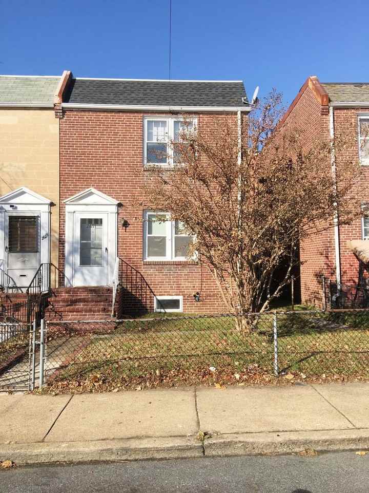 2611 Jessup St - Photo 2 of 44