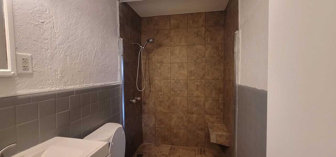 1406 N Arapahoe St - Photo 5 of 9