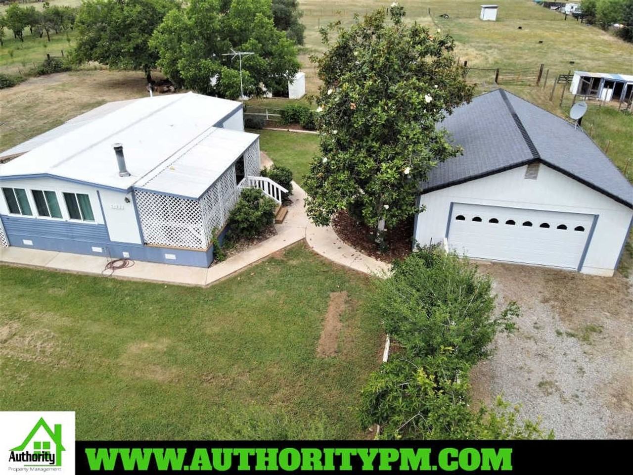 5182 Poplar Ave - Photo 3 of 30