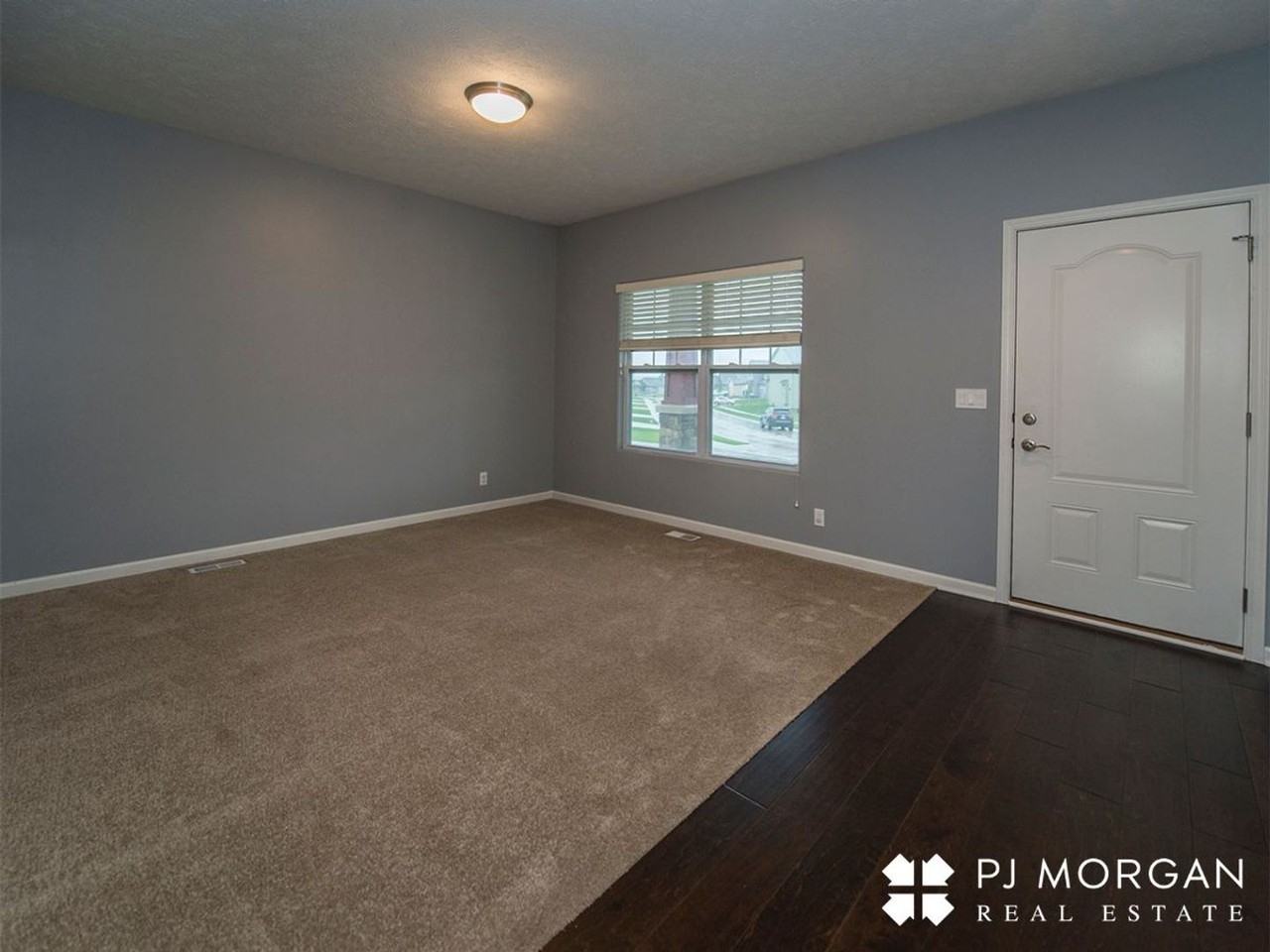 10924 S 109th St - Photo 2 of 25