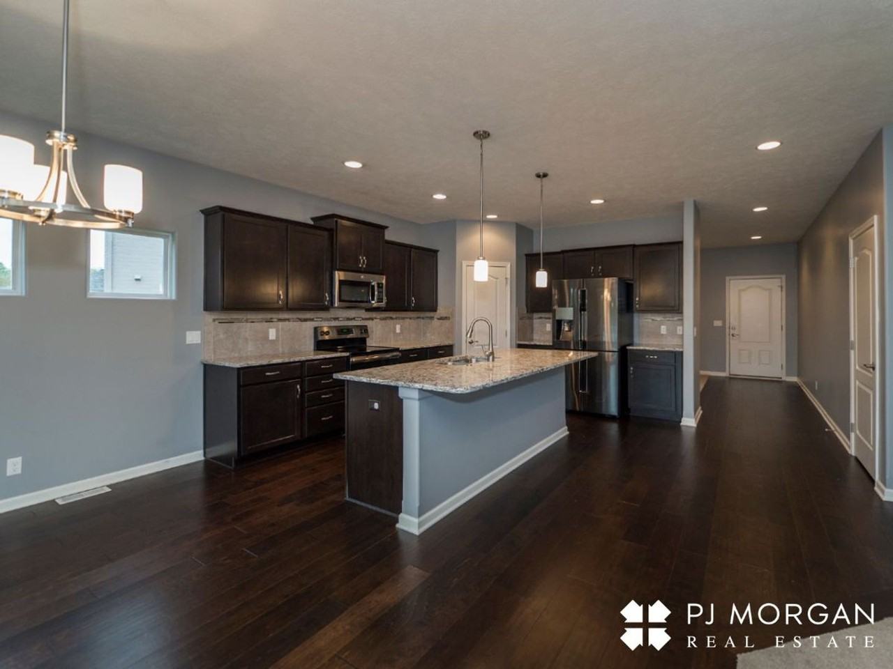 10924 S 109th St - Photo 3 of 25