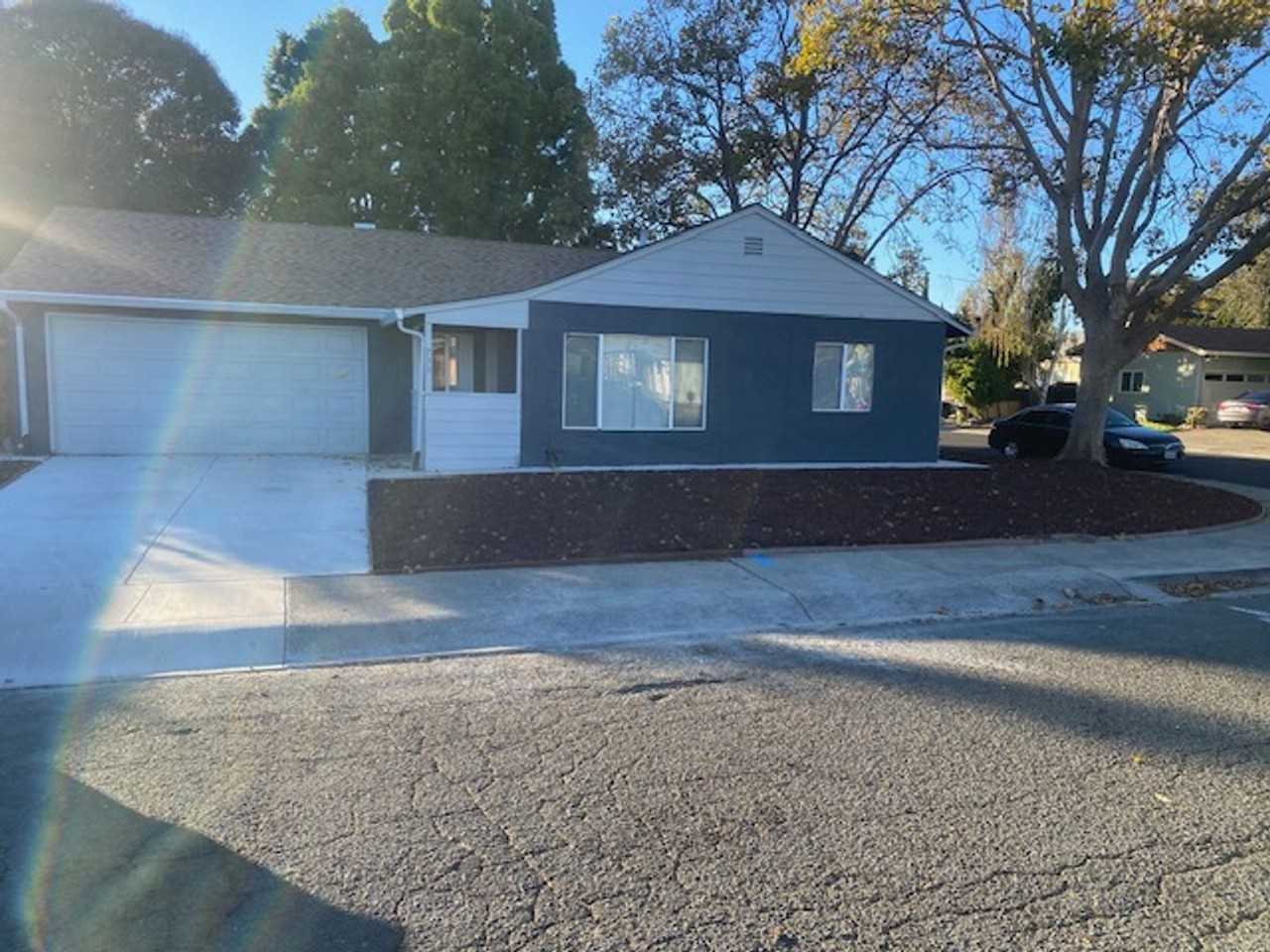 733 Del Norte St - Photo 2 of 16