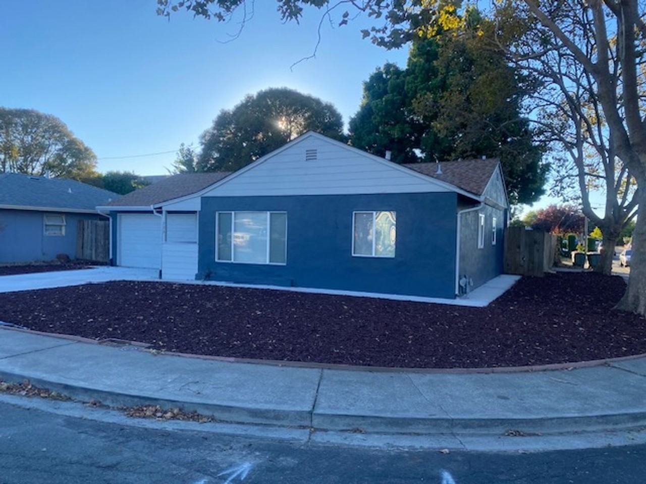 733 Del Norte St - Photo 3 of 16