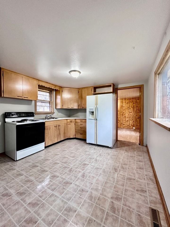 253 4th St Se - Photo 3 of 10