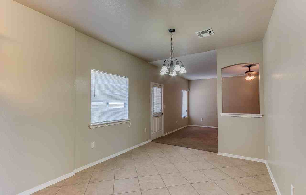 11296 Bullseye St - Photo 5 of 28
