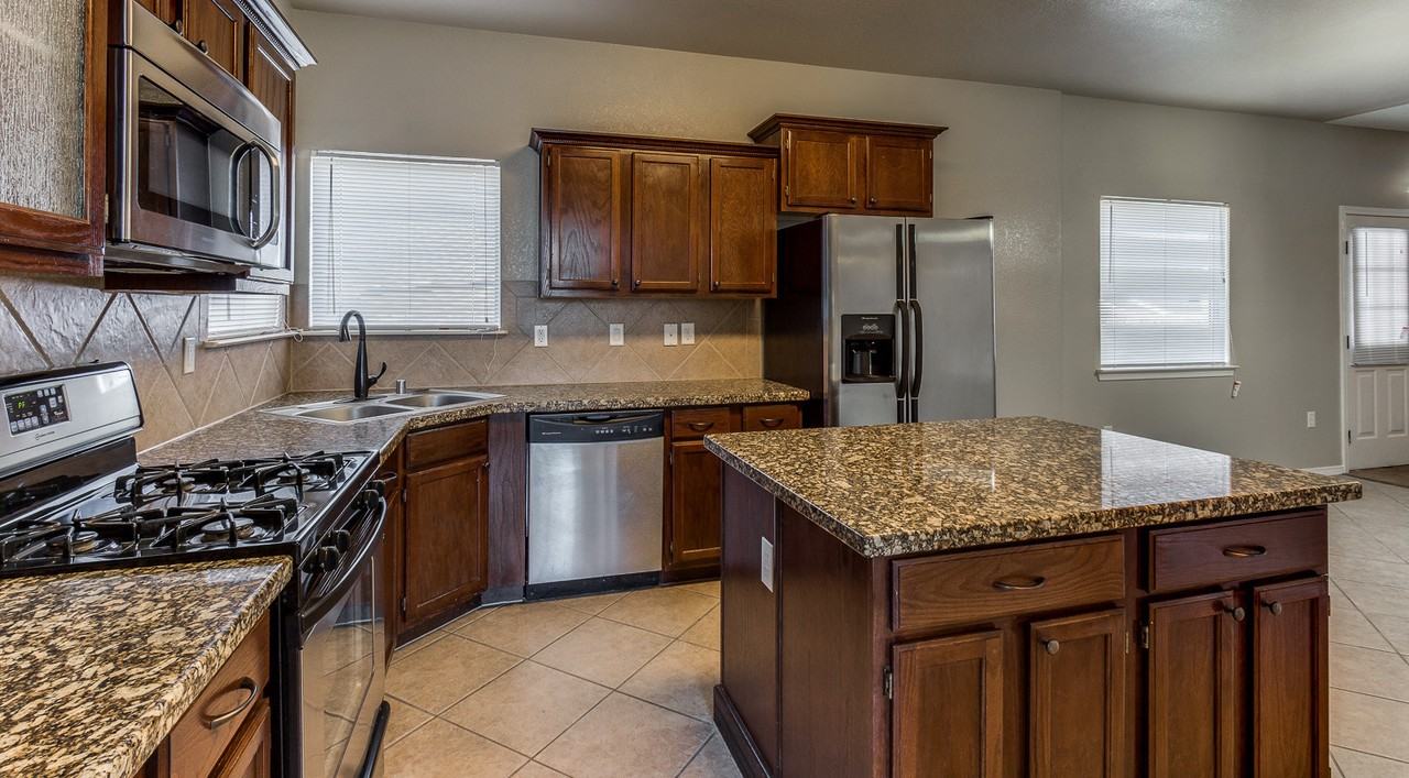 11296 Bullseye St - Photo 7 of 28