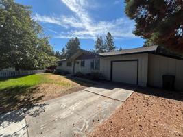featured image of 2039 Ne Pheasant Ct