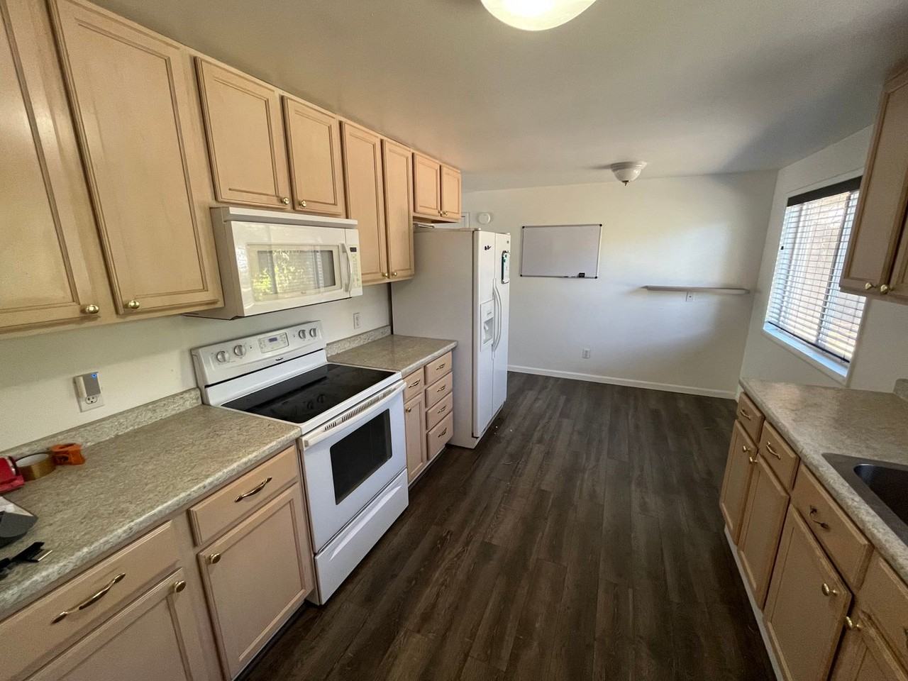 2039 Ne Pheasant Ct - Photo 2 of 17