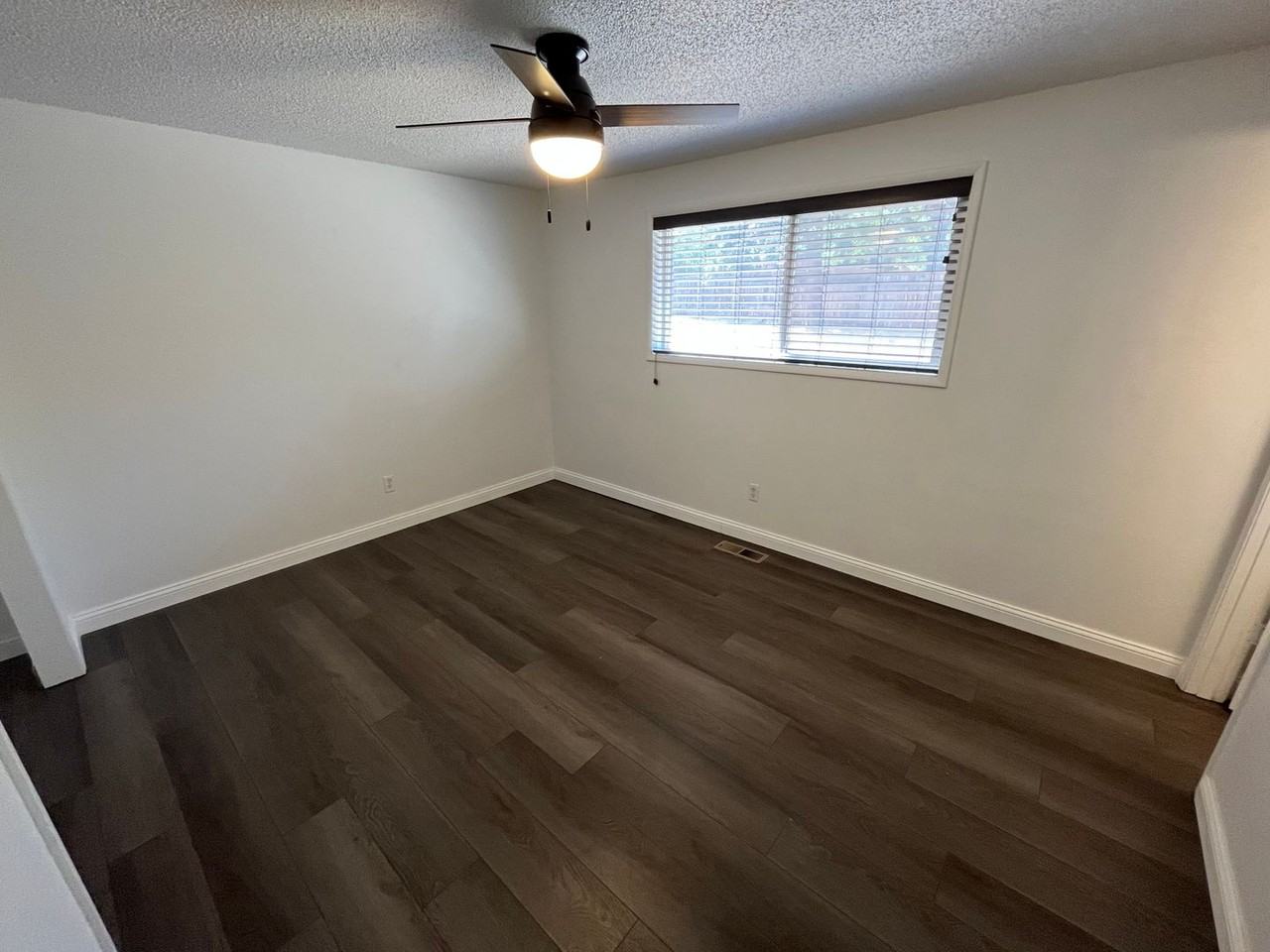 2039 Ne Pheasant Ct - Photo 6 of 17