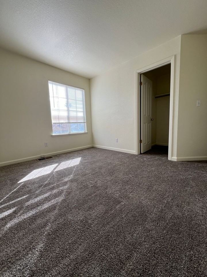 882 Neal Ct - Photo 4 of 20