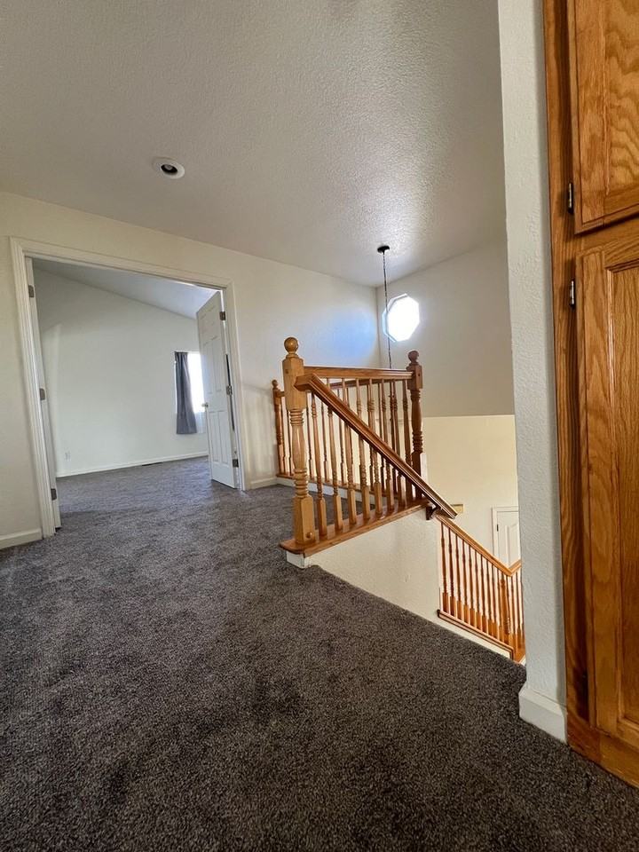 882 Neal Ct - Photo 5 of 20