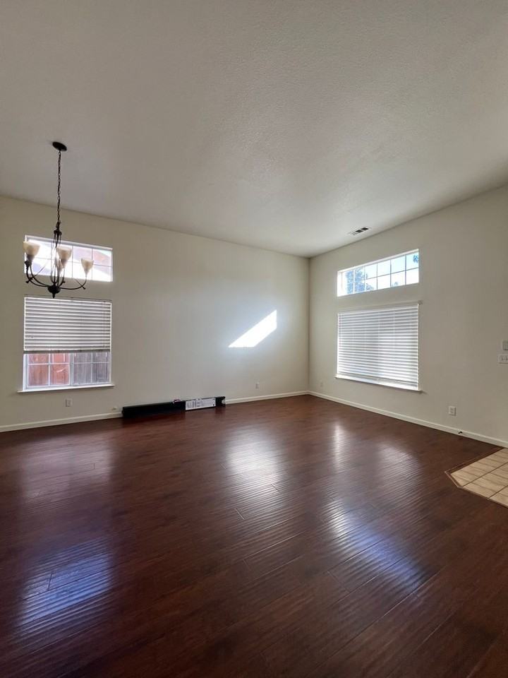 882 Neal Ct - Photo 7 of 20