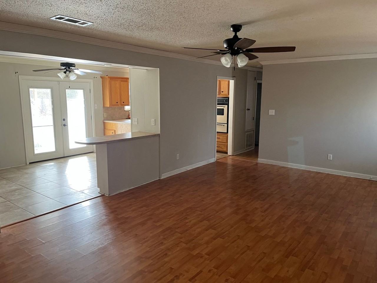 8967 Hawthorne Dr - Photo 4 of 9