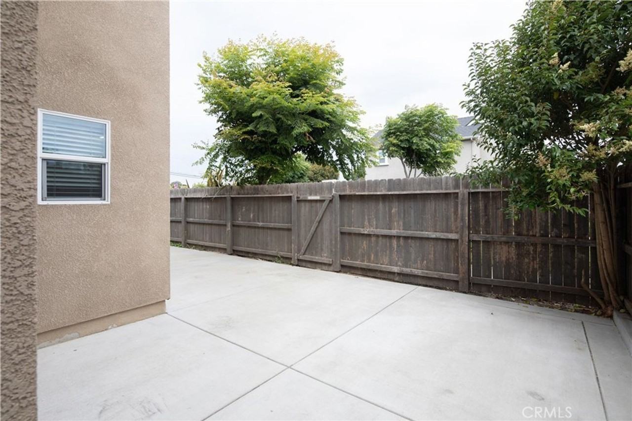 1425 Crown Cir - Photo 4 of 41