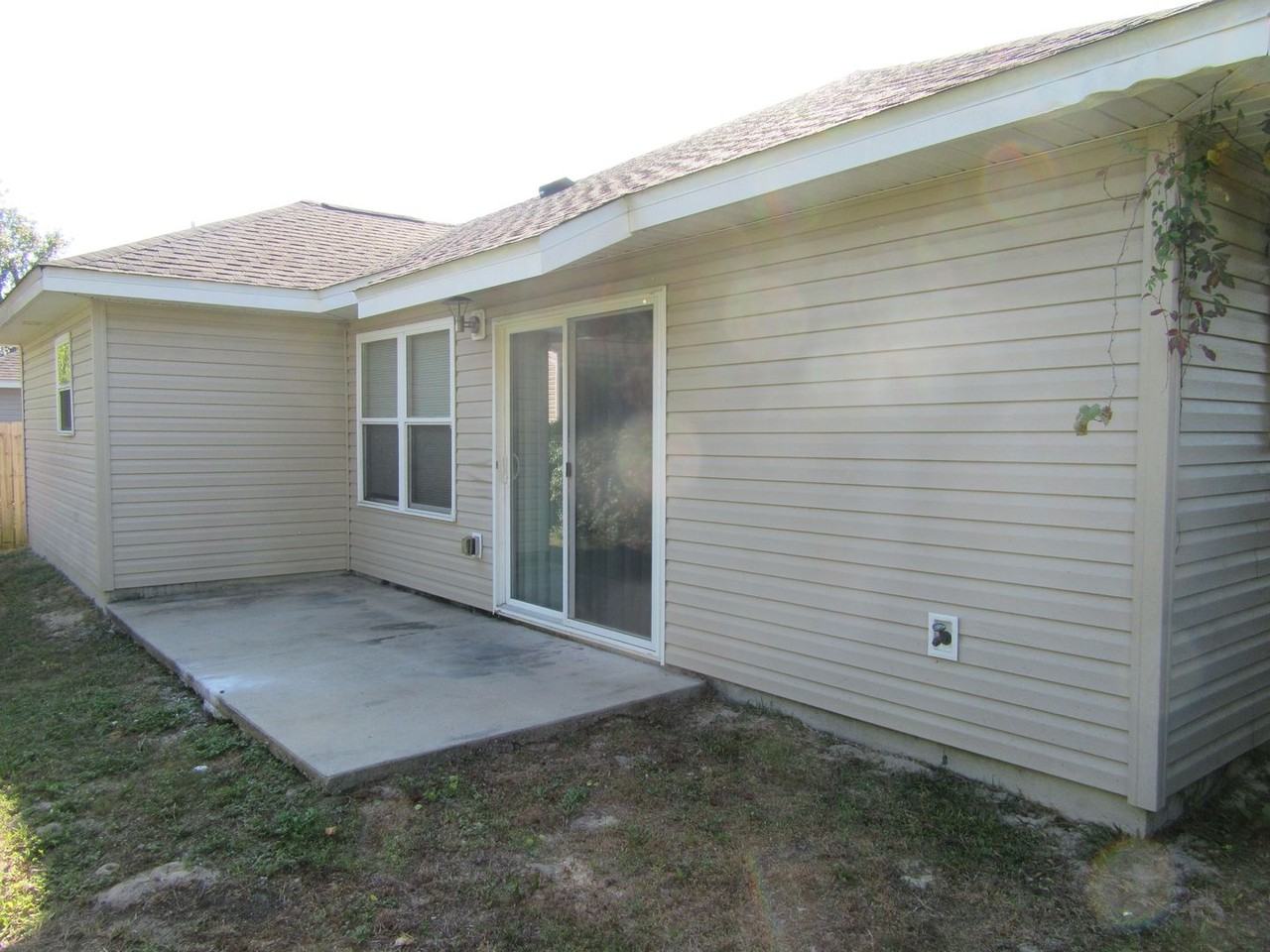 1517 Delaware Ave - Photo 4 of 34