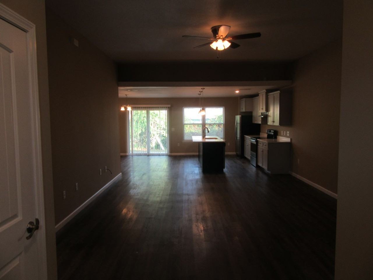1517 Delaware Ave - Photo 5 of 34