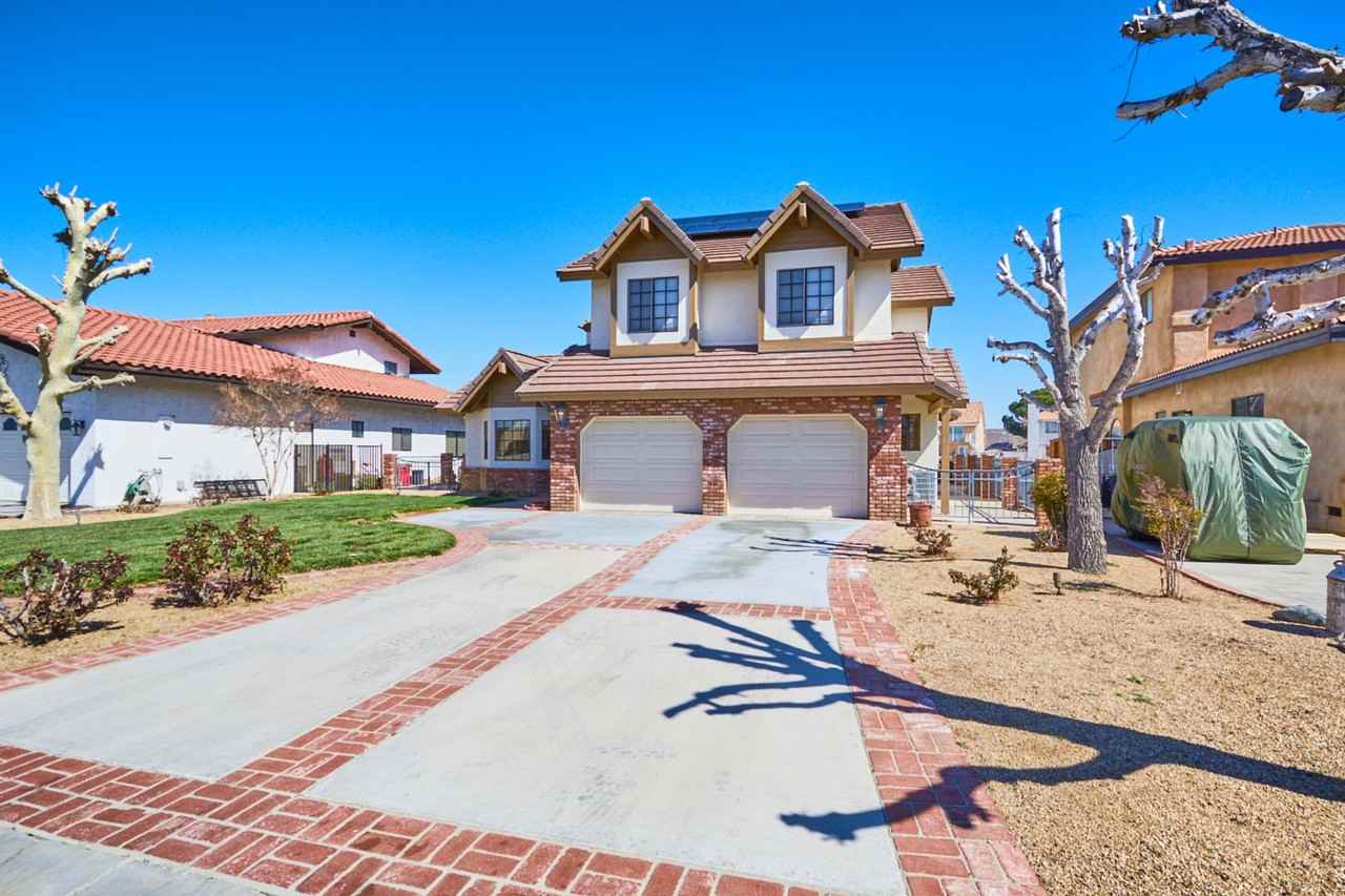 13565 Pyramid Dr - Photo 2 of 50