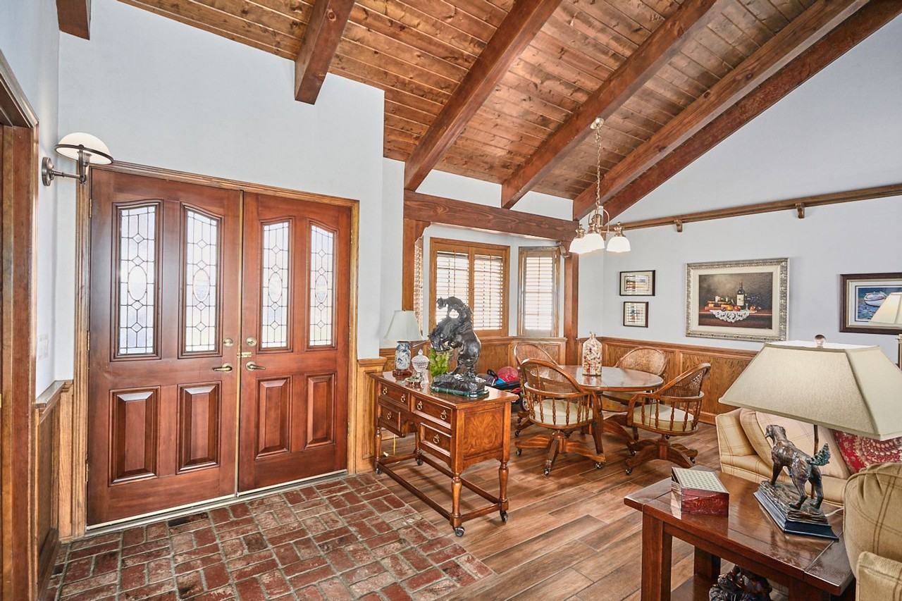 13565 Pyramid Dr - Photo 4 of 50