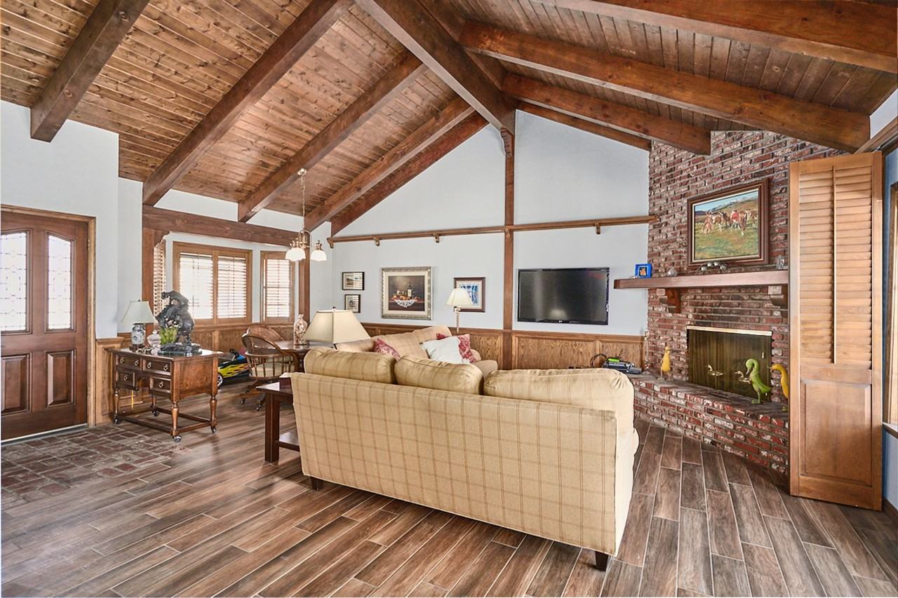 13565 Pyramid Dr - Photo 5 of 50