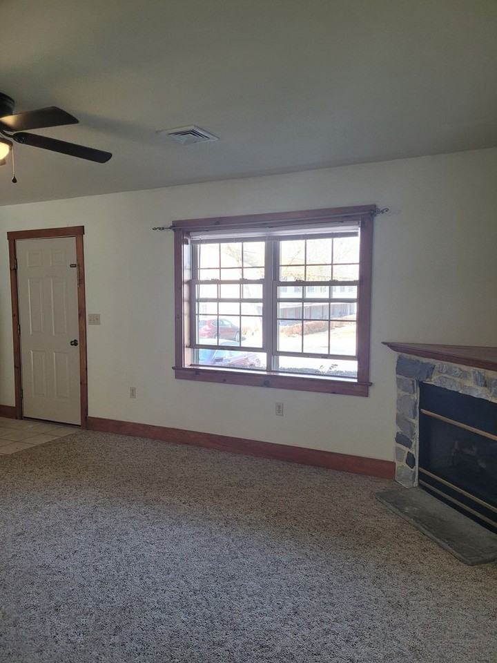 227 Spencer Ave - Photo 4 of 20