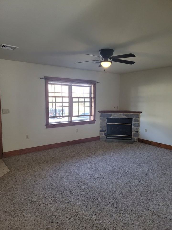 227 Spencer Ave - Photo 5 of 20