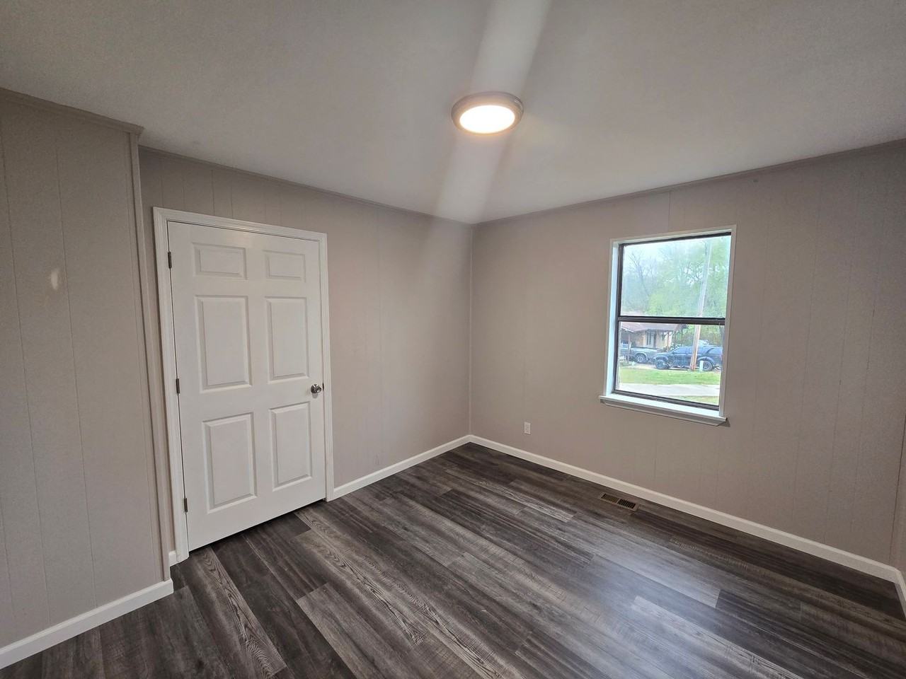 210 Jean St - Photo 4 of 17