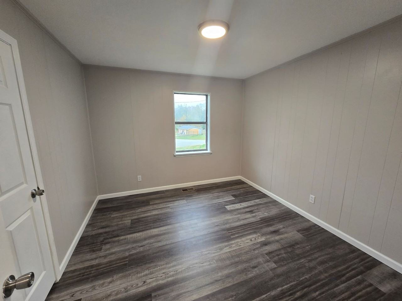 210 Jean St - Photo 5 of 17