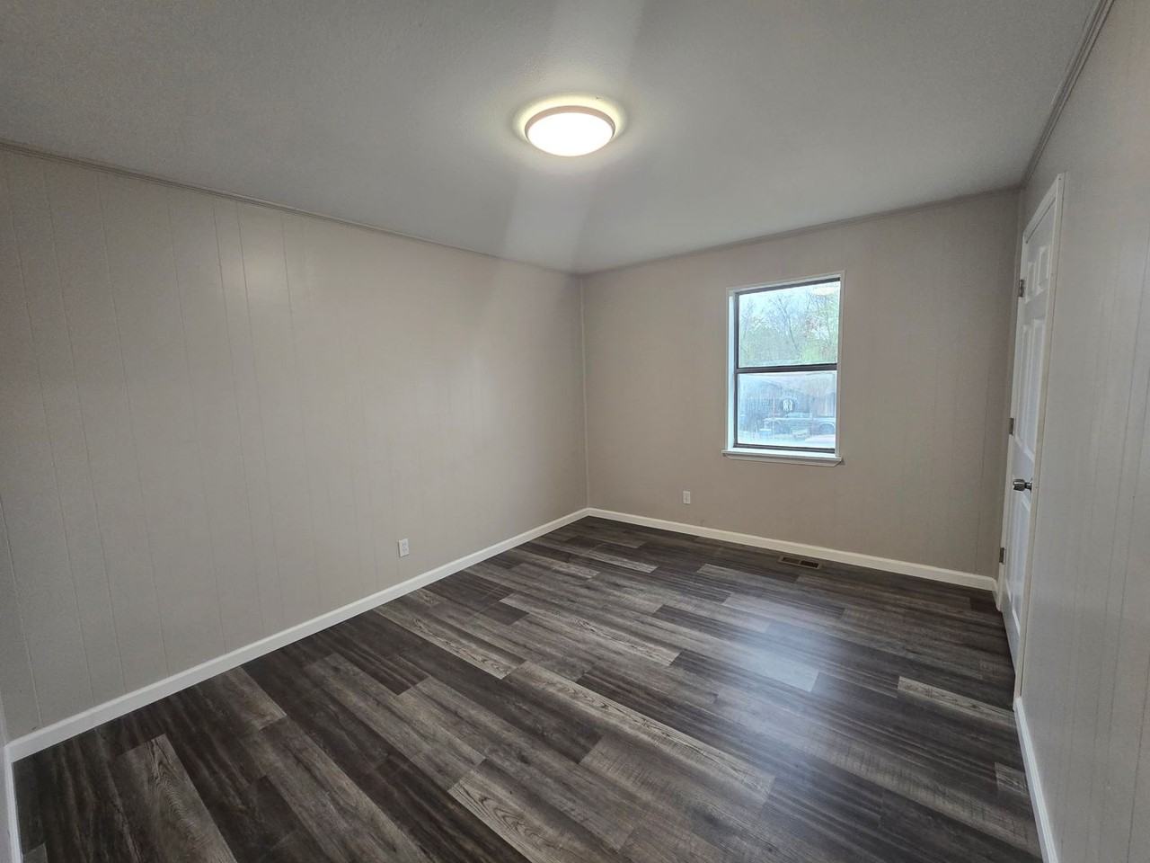 210 Jean St - Photo 6 of 17