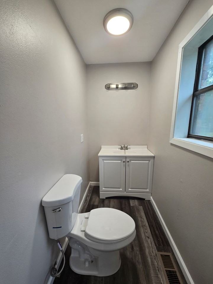 210 Jean St - Photo 7 of 17