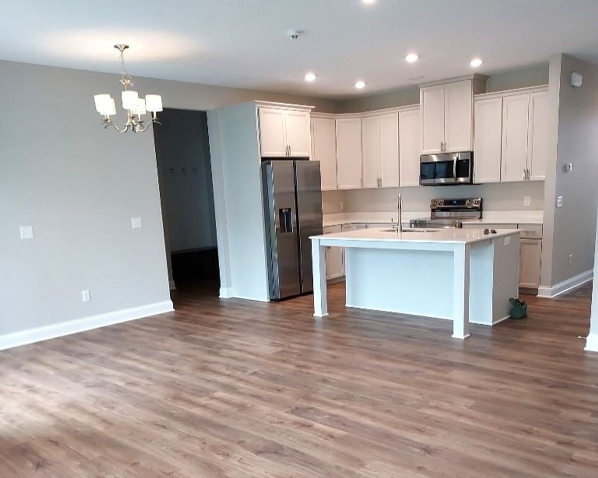 1522 Southpoint Dr - Photo 3 of 23