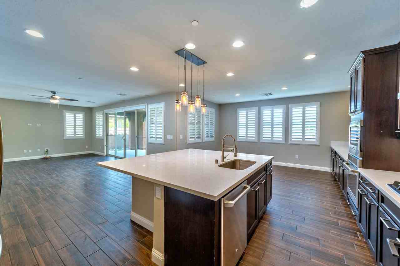 2174 Tortona St - Photo 4 of 17