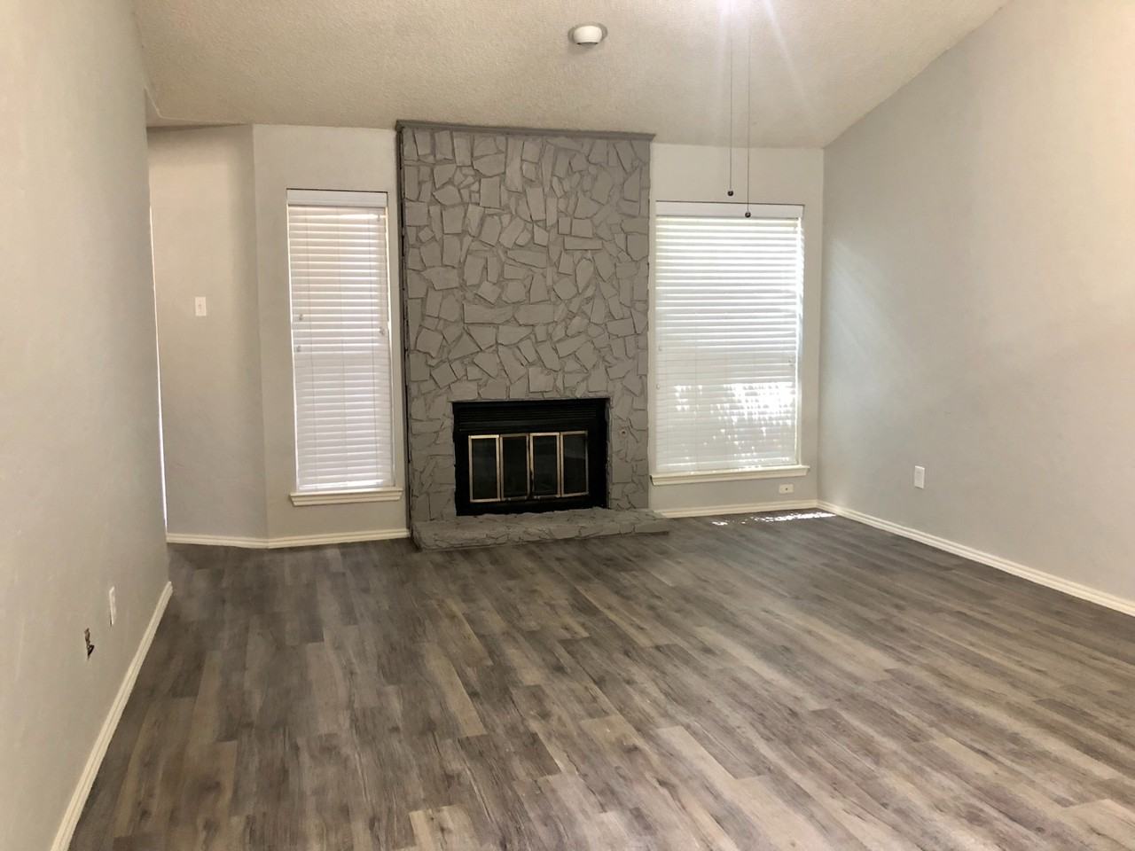 5563 93rd St - Photo 3 of 13