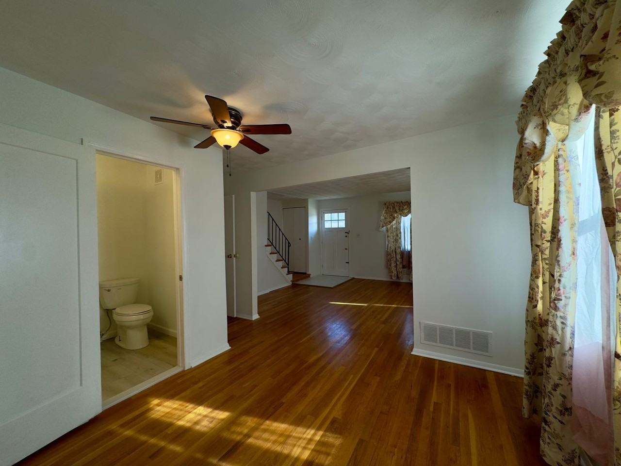 5676 Utrecht Rd - Photo 4 of 31