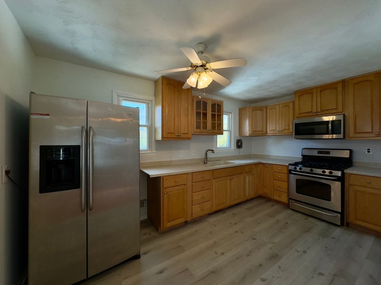 5676 Utrecht Rd - Photo 7 of 31