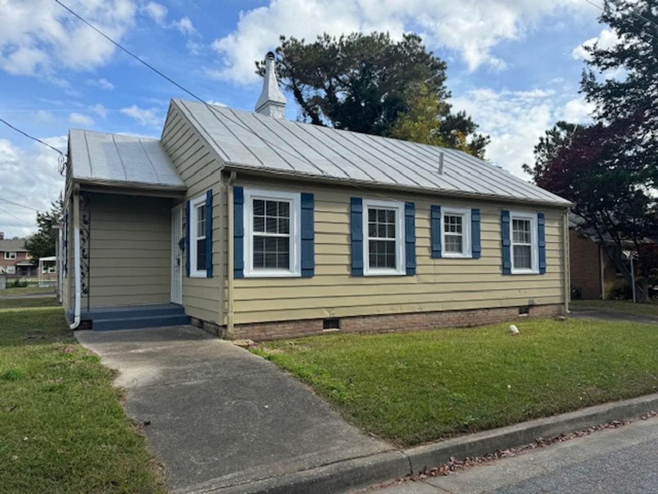 701 E Lenoir Ave - Photo 2 of 16