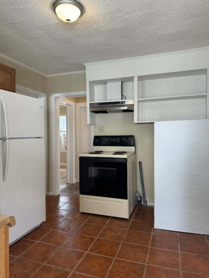 701 E Lenoir Ave - Photo 7 of 16