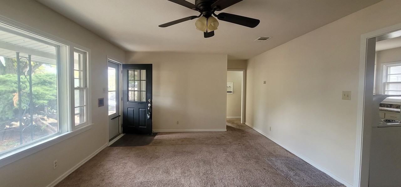 1807 Maple St - Photo 2 of 10
