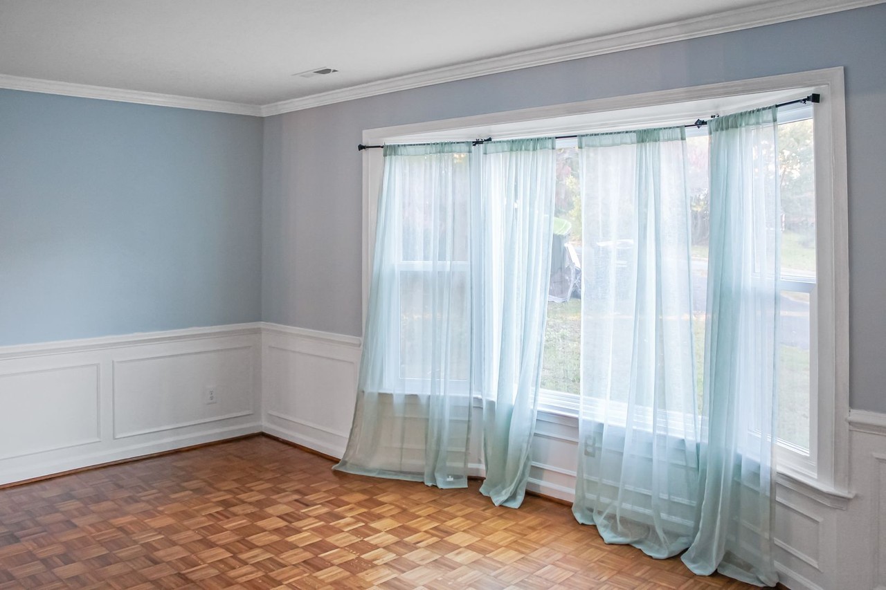 1205 Bixham Ln - Photo 4 of 19