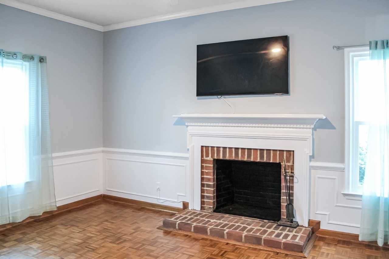 1205 Bixham Ln - Photo 7 of 19
