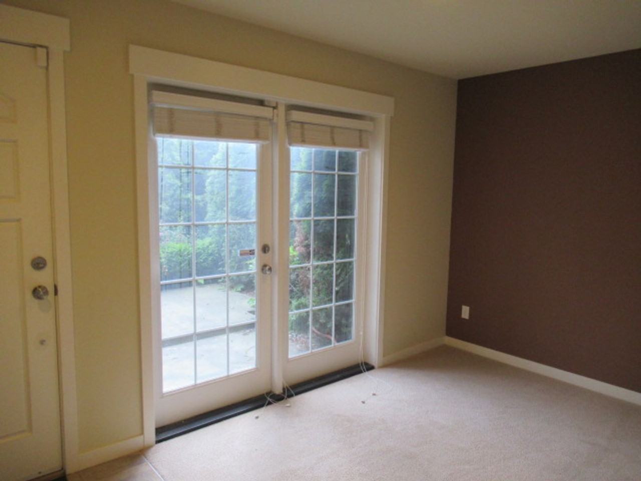 421 Federal Ave E - Photo 4 of 17