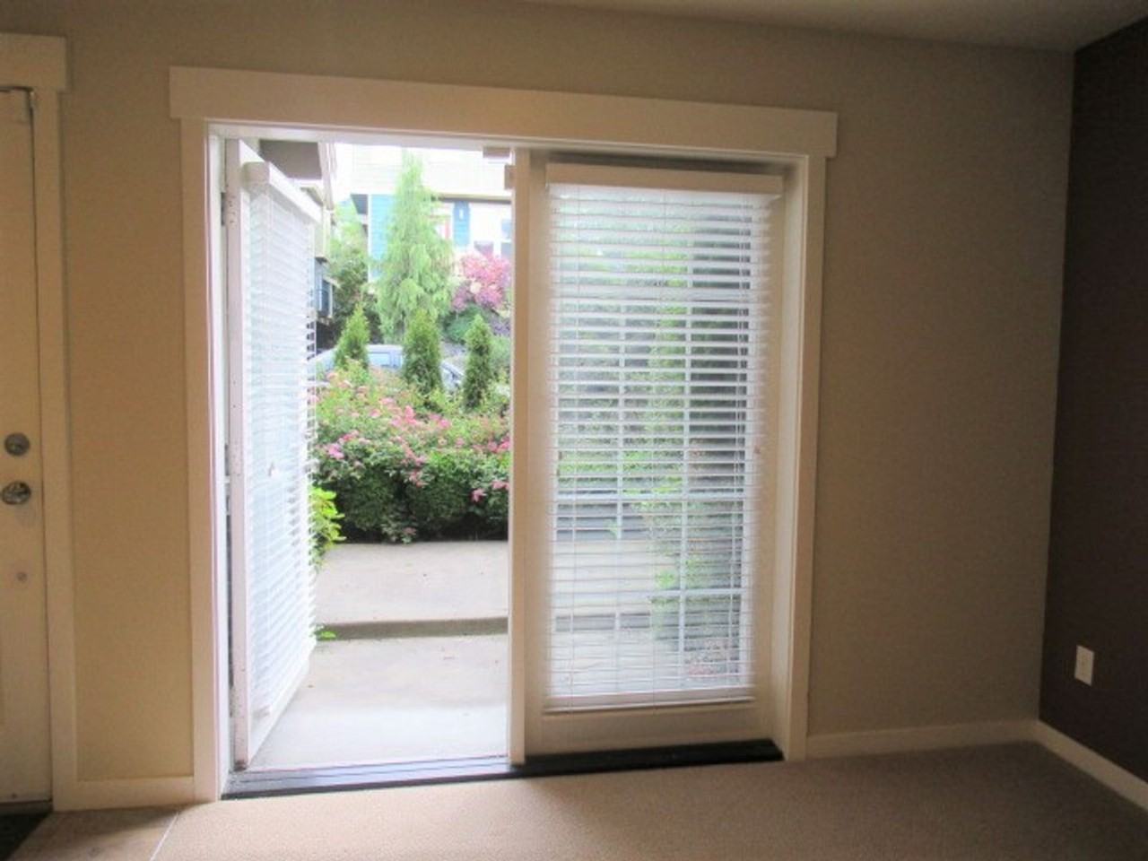 421 Federal Ave E - Photo 5 of 17