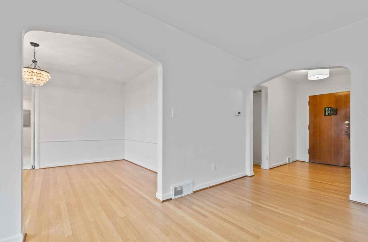 6015 Wellesley Way Ne - Photo 2 of 33