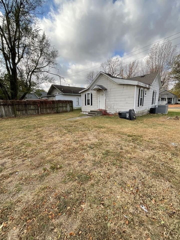 514 N Tucker St - Photo 2 of 11